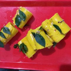 A picture of Khandvi.