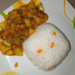 A picture of Basmati rice and minced meat sauce.