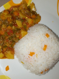 A picture of Basmati rice and minced meat sauce.