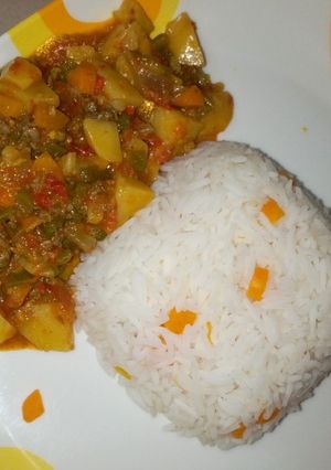 A picture of Basmati rice and minced meat sauce.