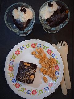 वॉलनट चॉकलेट ब्राउनी (walnut chocolate brownie recipe in Hindi) रेसिपी मुख्य फोटो