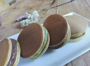 Foto principal de Dorayakis de té matcha y chocolate (Pastelillos de Doraemon)