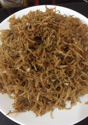 Hình của món Cá cơm kim rim tỏi ớt.