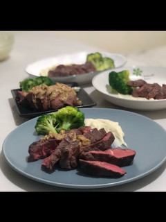 A picture of 嫩煎牛排佐馬鈴薯泥.