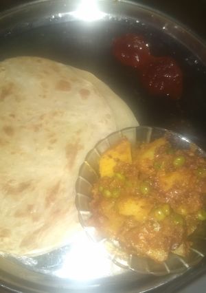 A picture of Aloo Matar.