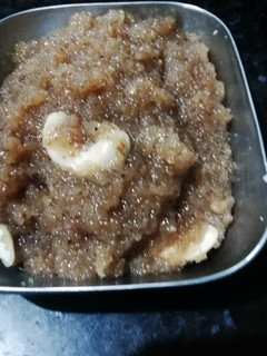 सूजी का हलवा (sooji ka halwa recipe in Hindi) रेसिपी मुख्य फोटो