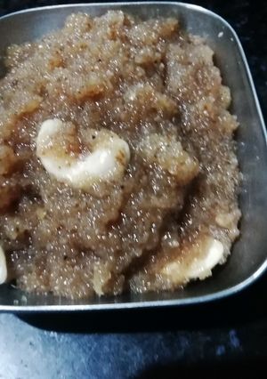 सूजी का हलवा (sooji ka halwa recipe in Hindi) रेसिपी मुख्य फोटो