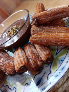 صورة لوصفة تشوروز مقرمش محشي بالشوكولاطة churros