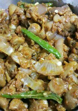 A picture of Mushroom do pyaza.