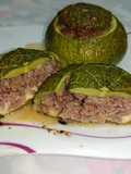 Zapallitos al horno rellenos de chorizo y cebolla