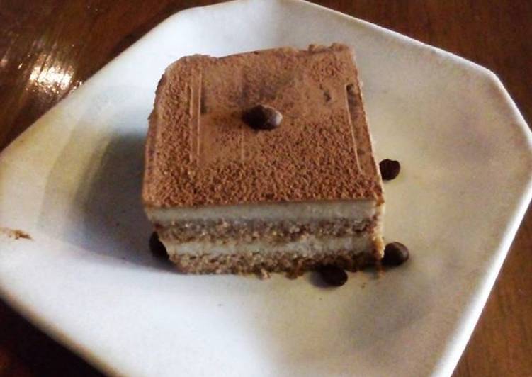 Tiramisú crudivegano de coco