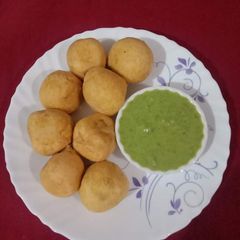 A picture of Batata vada.