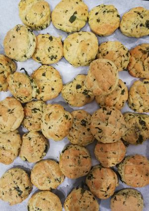 Medvehagymás pogácsa recept fotója