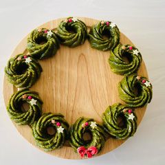 A picture of Pistachios marble rounds wreath.