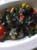 Wakame en ensalada de tomate y cebolla