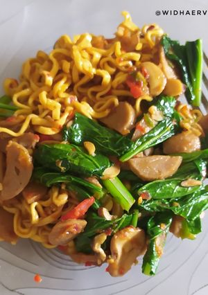 Foto resep Mie Goreng Bakso Pedas
