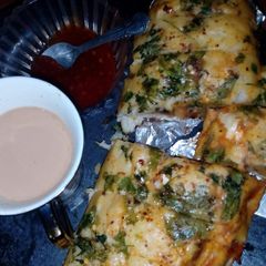 A picture of Pizza bread with shami kabab.