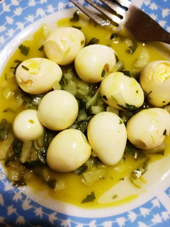 Una foto de Huevos de codorniz encurtidos