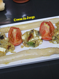 Una foto de Figuritas de quinoa con aguacate y lomo