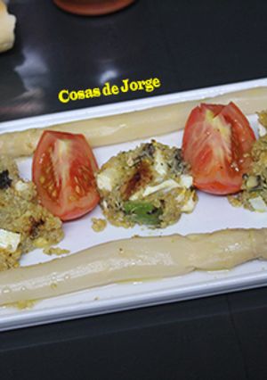 Una foto de Figuritas de quinoa con aguacate y lomo