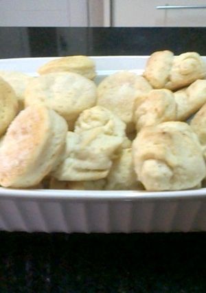 Una foto de Cuernitos y bizcochitos "con dos ingredientes", facilísimos,  rapidísimos 