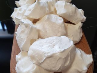 Aquafeba Meringues