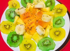 Una foto de Una Deliciosa Ensalada de Frutas Con Caqui   de Otoño 🥝🍌🍍🍊🍁🍂