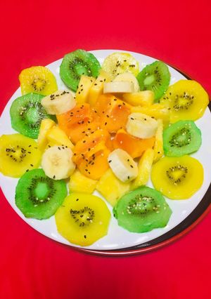 Una foto de Una Deliciosa Ensalada de Frutas Con Caqui   de Otoño 🥝🍌🍍🍊🍁🍂