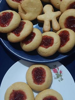 Una foto de Galletas de Mantequilla con mermelada
