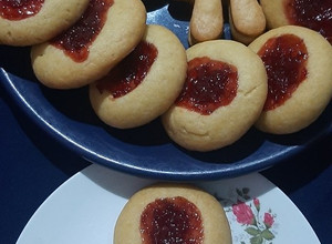 Una foto de Galletas de Mantequilla con mermelada