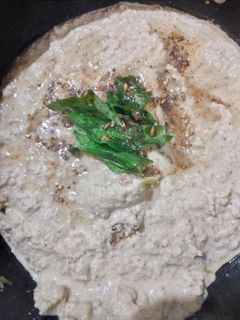 कच्च्या टोमॅटोची चटणी (kachya tomatochi chutney recipe in marathi) रेसिपी चे मुख्य फोटो 