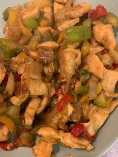 Una foto de Wok de pollo