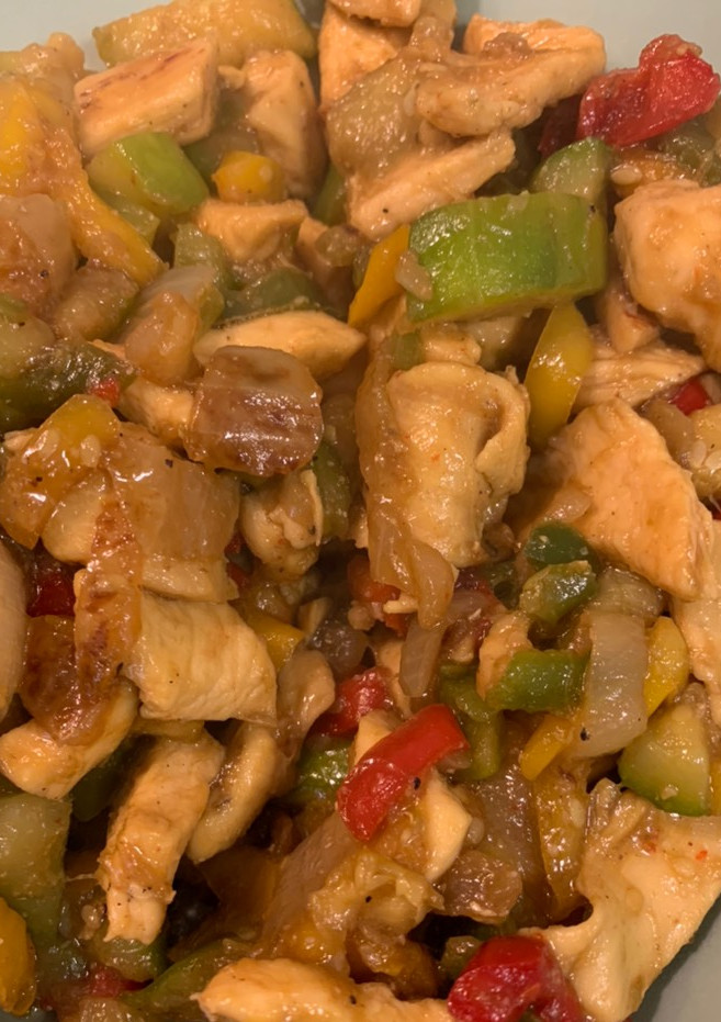 Una foto de Wok de pollo