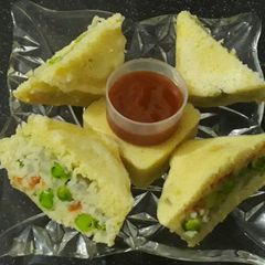 A picture of Matar Idli.