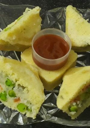 A picture of Matar Idli.