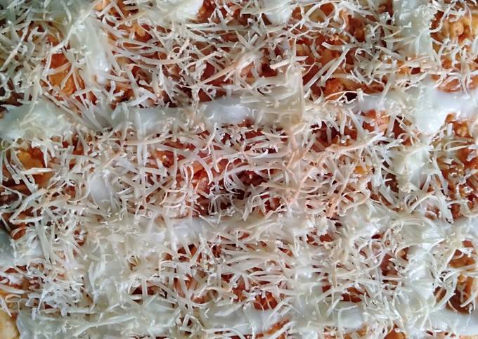 Langkah Mudah untuk Menyiapkan Pizza rumahan lembut yang Bisa Manjain Lidah