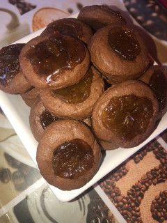 Una foto de Pepas de chocolate, con dulce de batata con chocolate😋😋😋