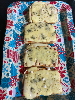 Una foto de Tostas de queso