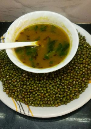 મગ નું સૂપ (Moong Soup Recipe In Gujarati) રેસીપી મુખ્ય ફોટો