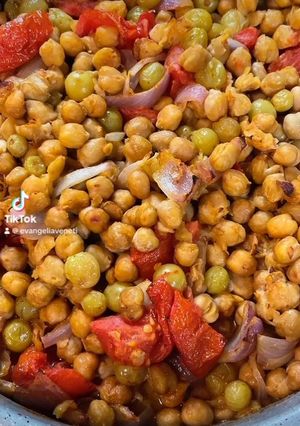 A picture of Roasted Chickpea and Grape Salad 🍇.