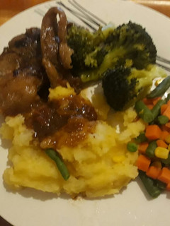 A picture of Lamb with mashed potatoes and veggies.