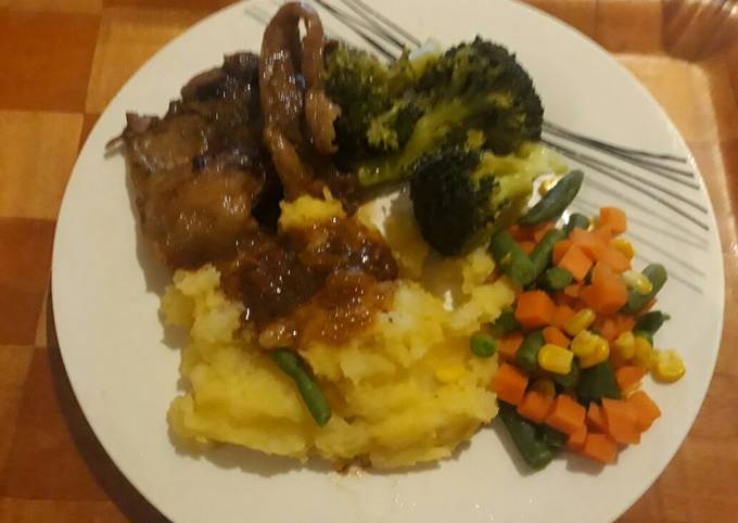 Lamb with mashed potatoes and veggies