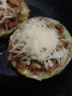 Una foto de Zapallitos rellenos de seitán casero (vegano) (🌱)