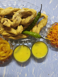વણેલા ગાંઠીયા (vnela gathiya) રેસીપી મુખ્ય ફોટો