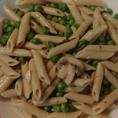 A picture of Peas, mushrooms and pasta.