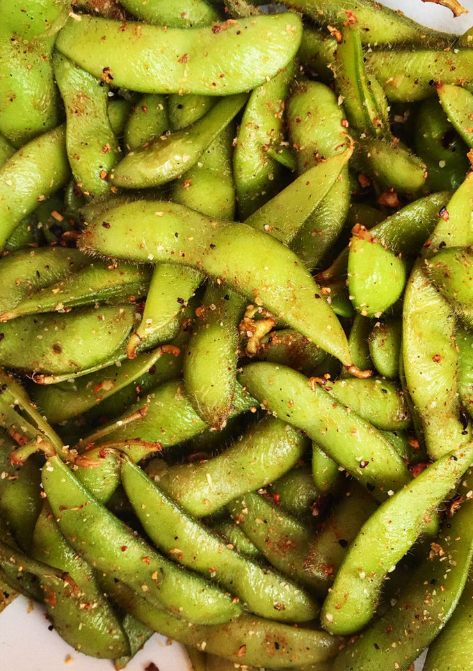 Una foto de Edamames especiados picantes