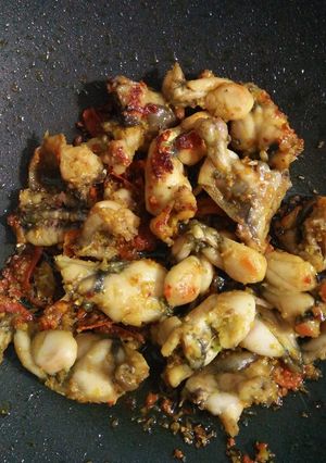 Hình của món Ếch xào sả nghệ -canh chua   Bông súng.
