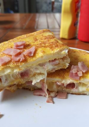 รูปของ French Toast Pocket Ham Cheese