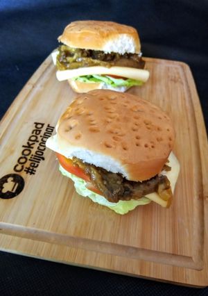 Una foto de Berenjenas desmechada en sándwich🍆🍆🍞