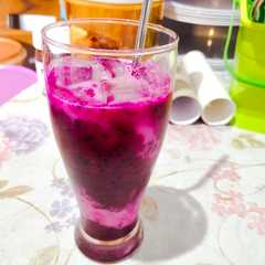 รูปของ Dragon fruit with Yakult smoothie juice